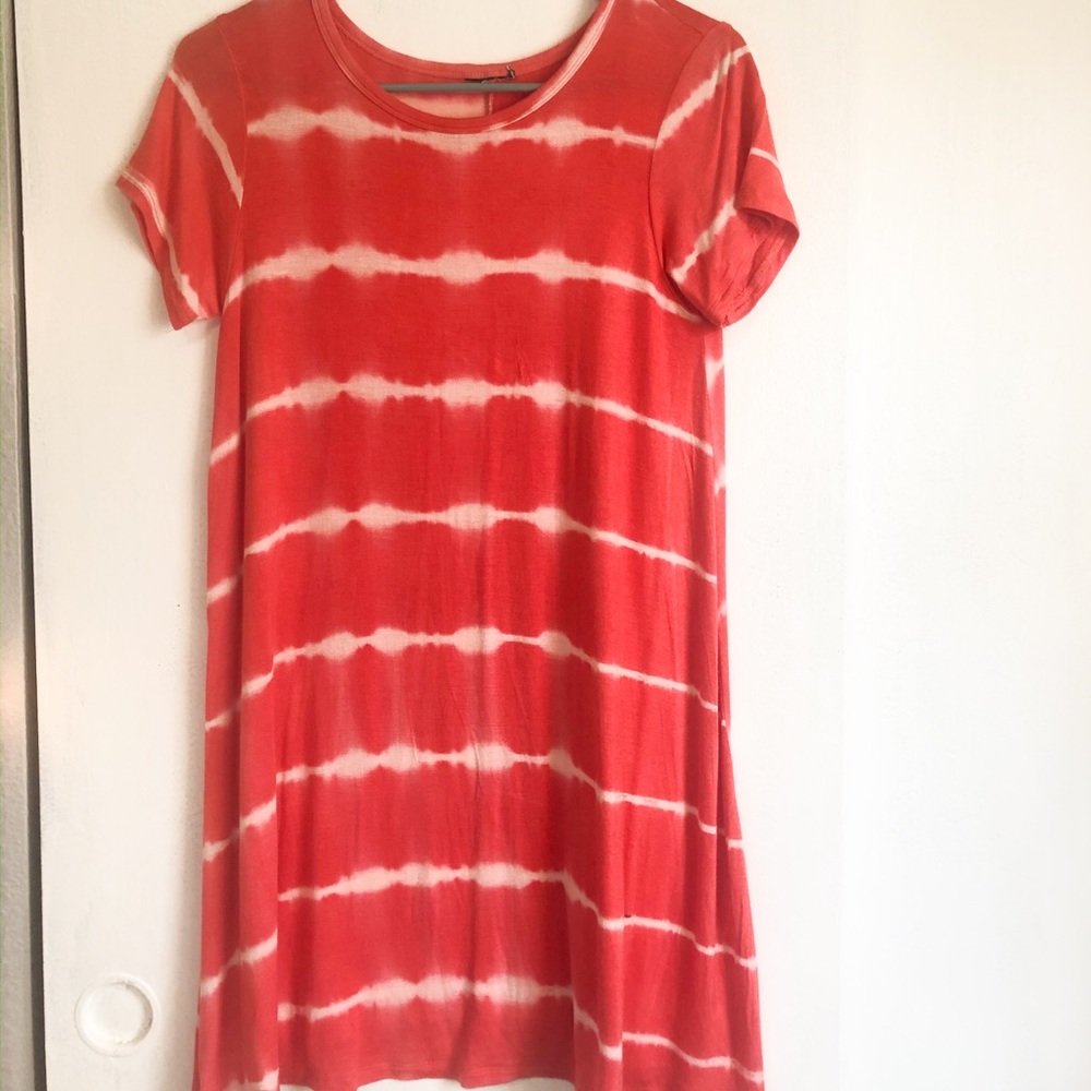 Super cute coral & white t-shirt dress!